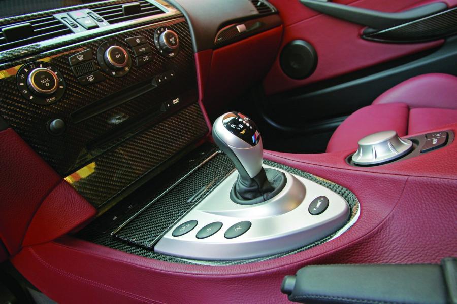 Детали интерьера BMW M6 Coupe (E63) 2005 года  (WW) (фото 39 из 96)